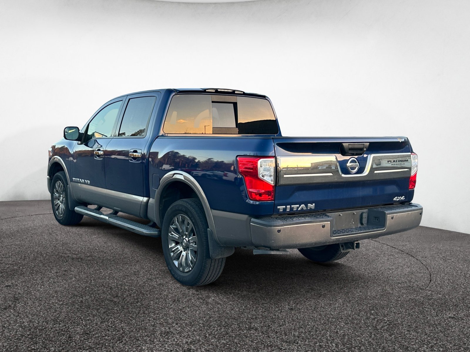 2018 Nissan Titan Platinum Reserve photo 3