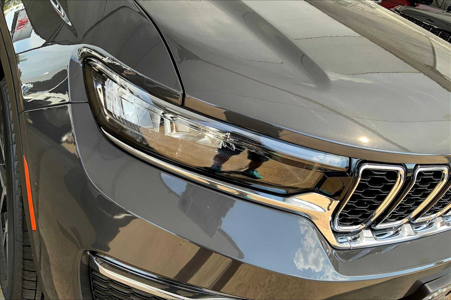 2025 Jeep Grand Cherokee Limited photo 9