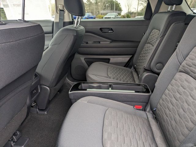 2025 Nissan Pathfinder SV photo 11