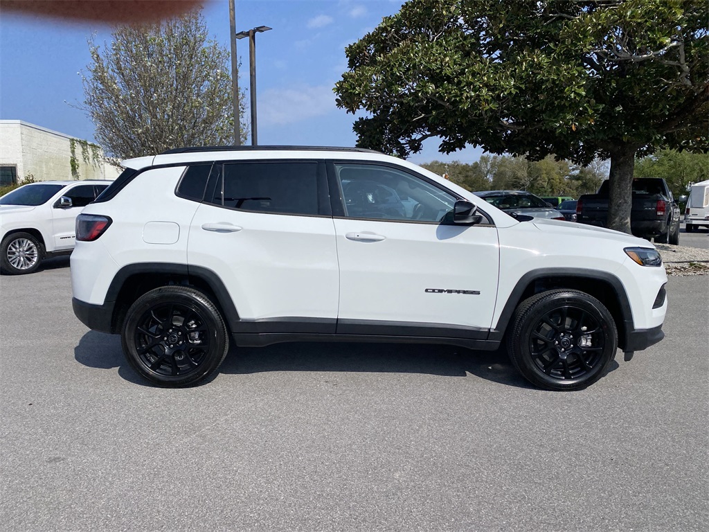 2025 Jeep Compass Latitude photo 2