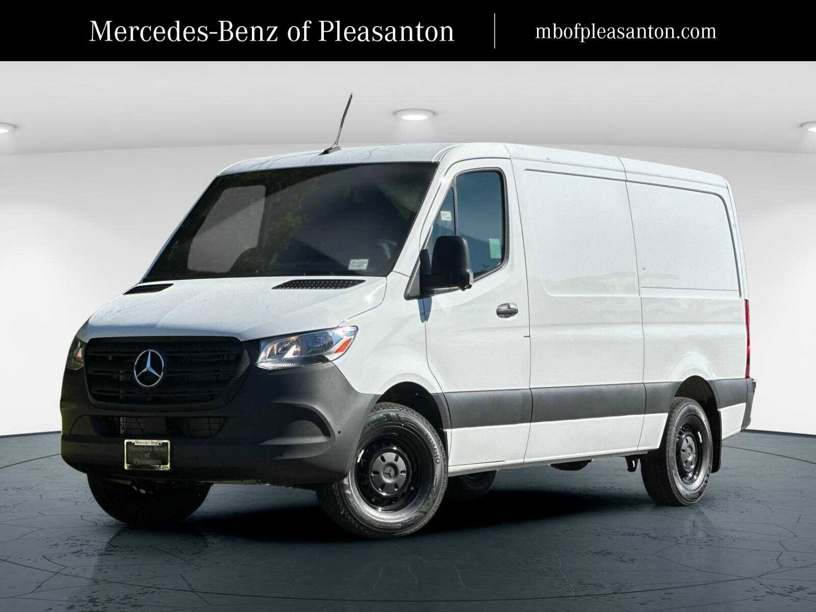 2026 Mercedes-Benz Sprinter Cargo Van Base's photo