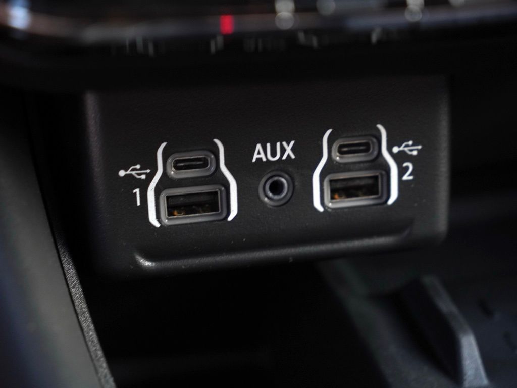 New 2025 Diamond Black Clear-Coat Exterior Paint Dodge R/T Blacktop image 18