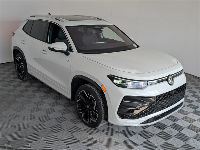2025 Volkswagen Tiguan SEL R-Line Black photo 2
