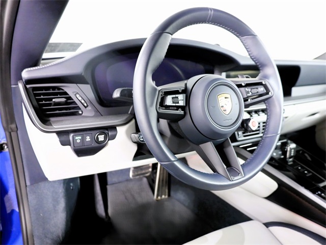 2025 Porsche 911 photo 11