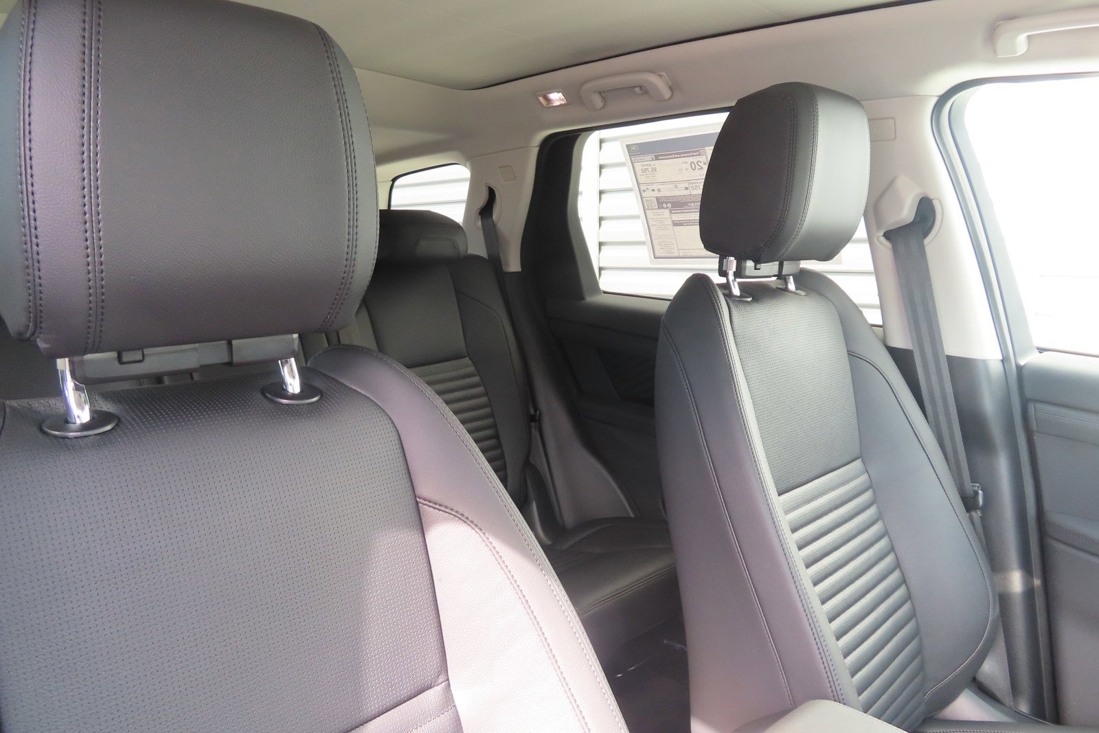 2023 Land Rover Discovery Sport S photo 4