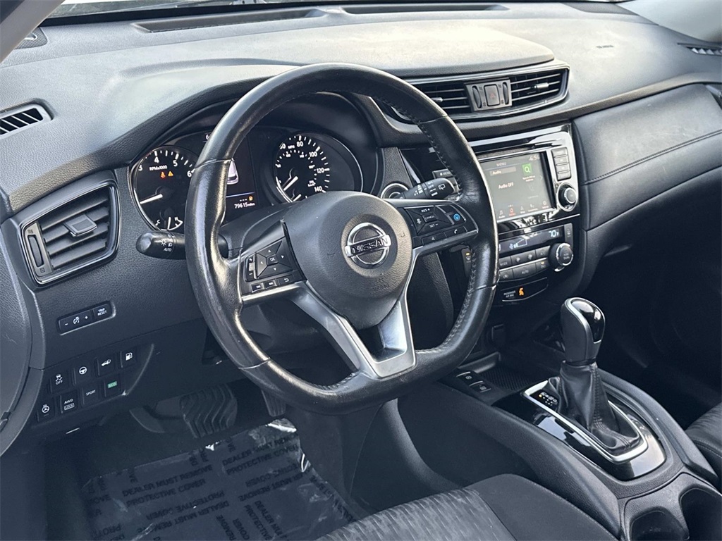 2019 Nissan Rogue SV photo 2