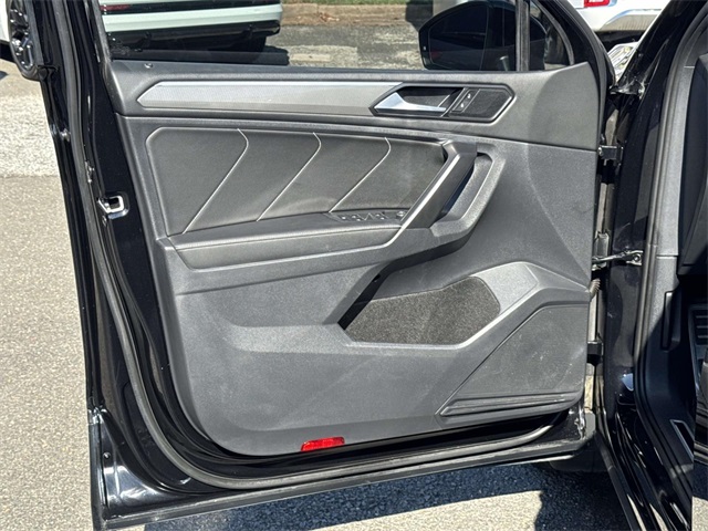 2023 Volkswagen Tiguan SE R-Line Black photo 26