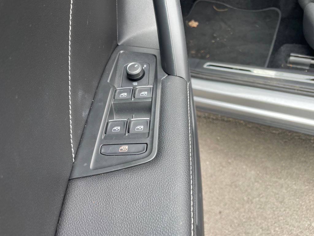 2023 Volkswagen Tiguan SE R-Line Black photo 11