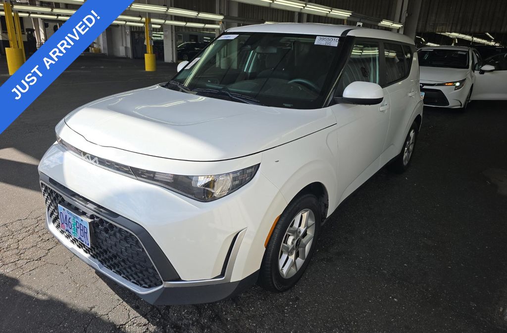 2024 Kia Soul LX's photo