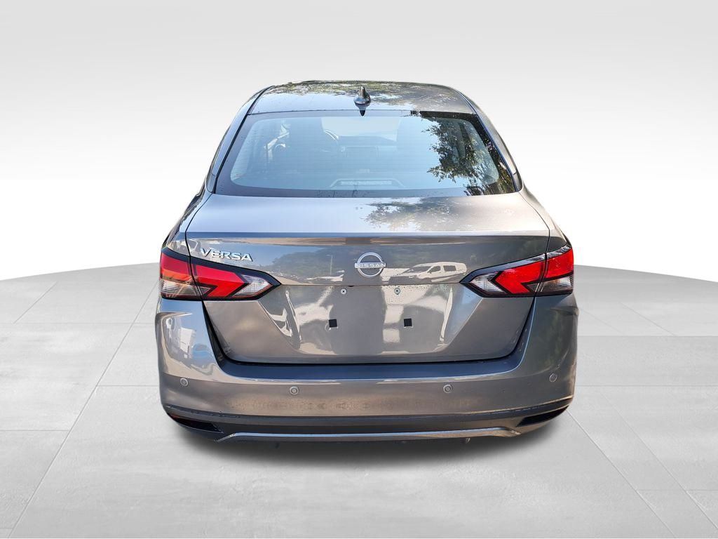 2025 Nissan Versa 1.6 SV photo 4
