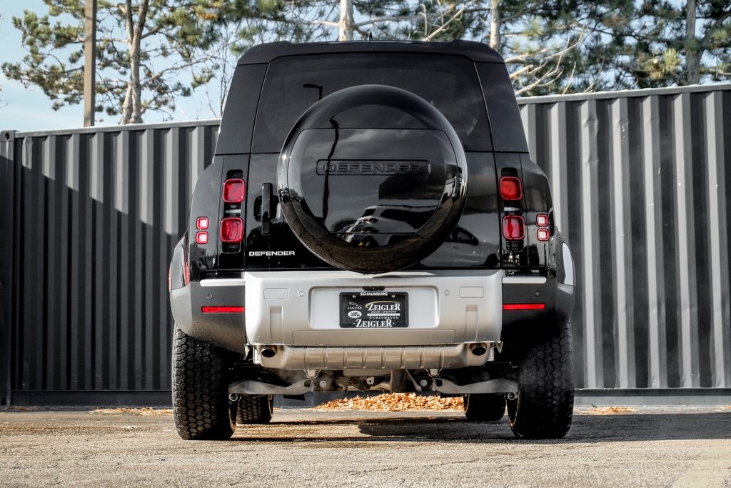 2025 Land Rover Defender 110 S photo 5