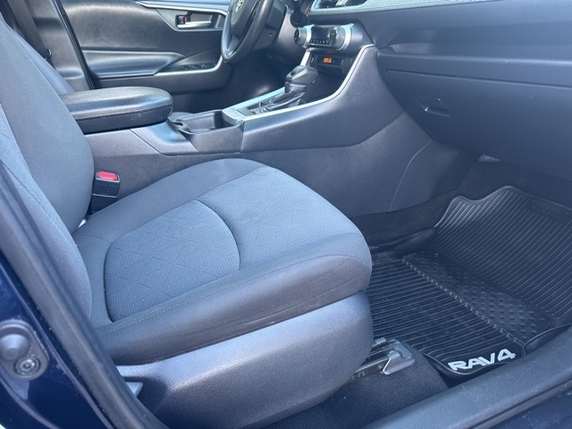 2019 Toyota RAV4 XLE photo 16