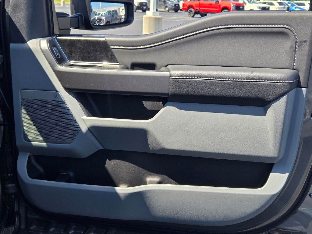 2025 Ford F-250 XLT photo 4