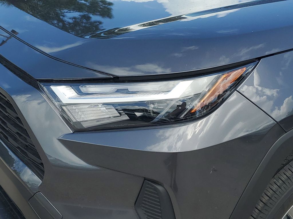 2025 Toyota RAV4 Hybrid LE photo 9