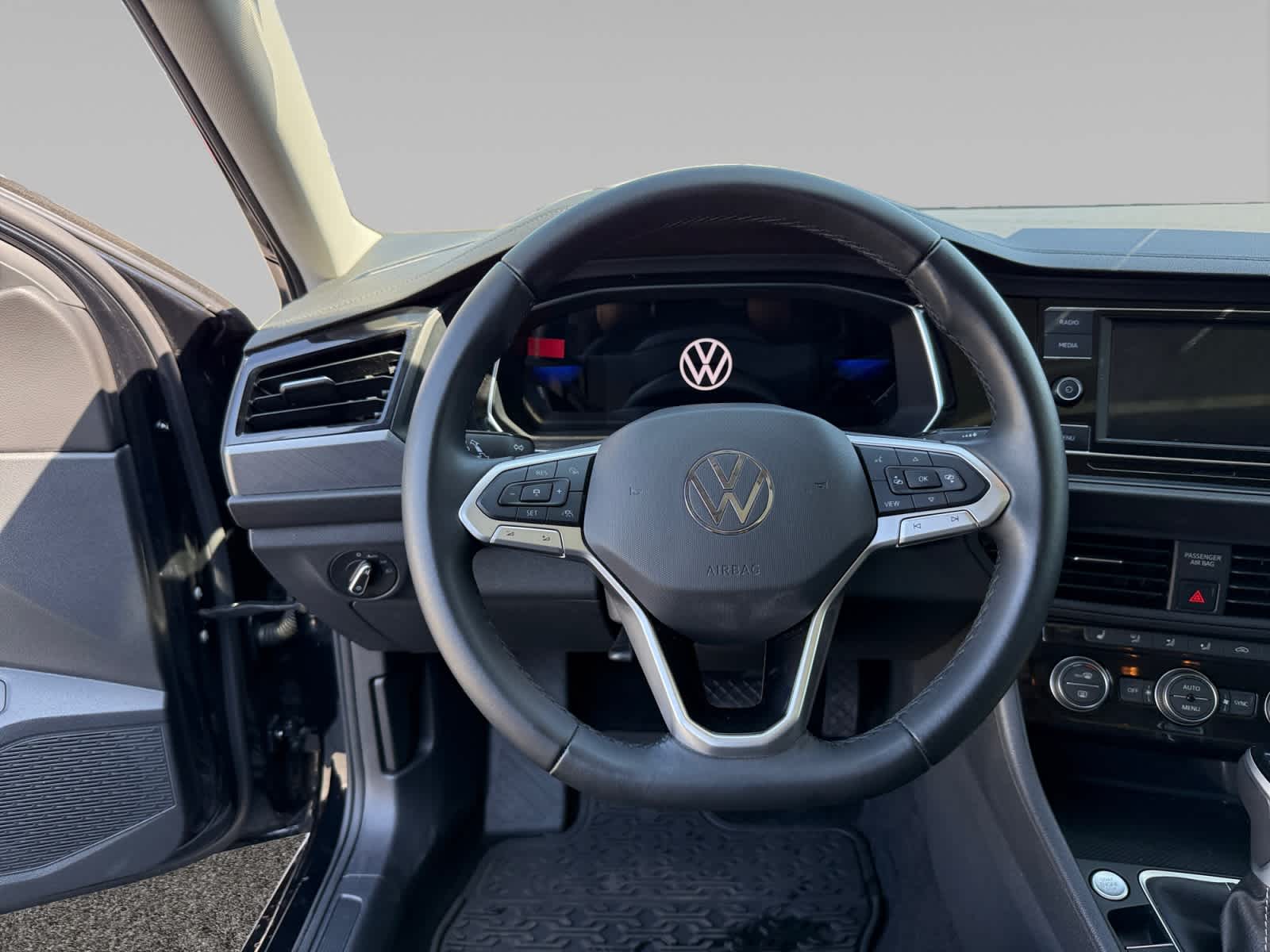 2023 Volkswagen Jetta SE photo 12