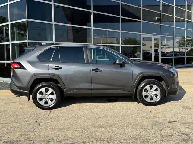 2022 Toyota RAV4 LE photo 2