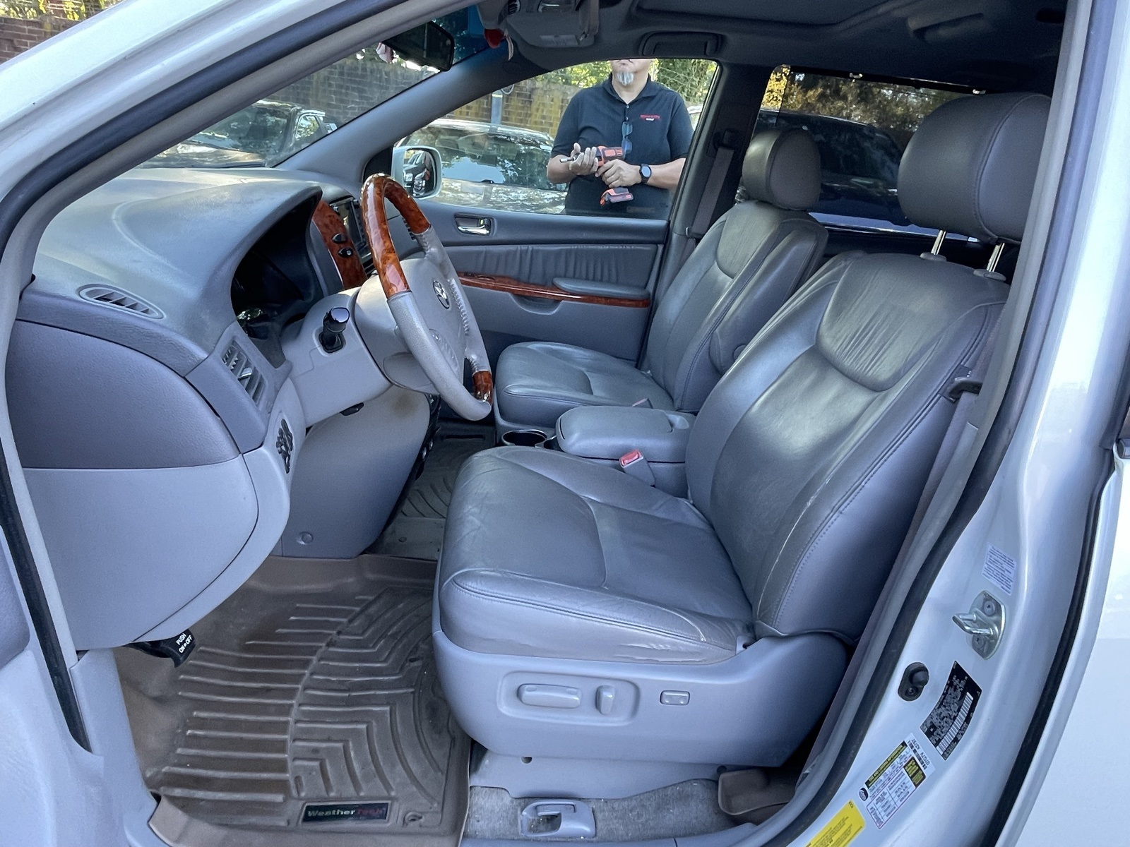 2008 Toyota Sienna XLE photo 6