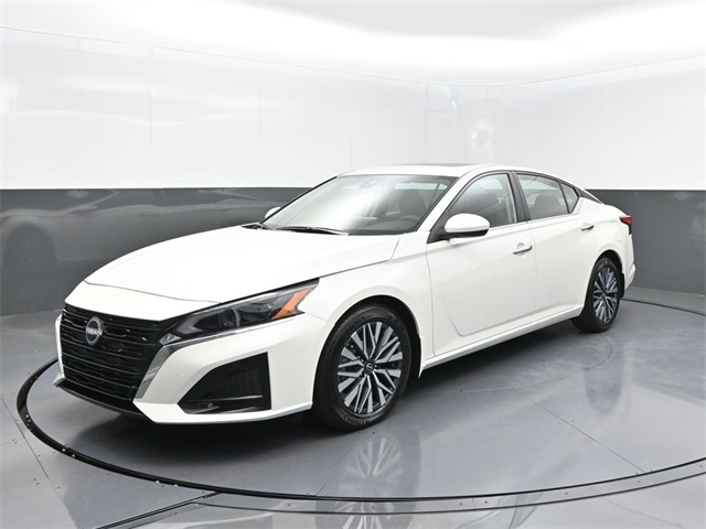 2025 Nissan Altima SV's photo