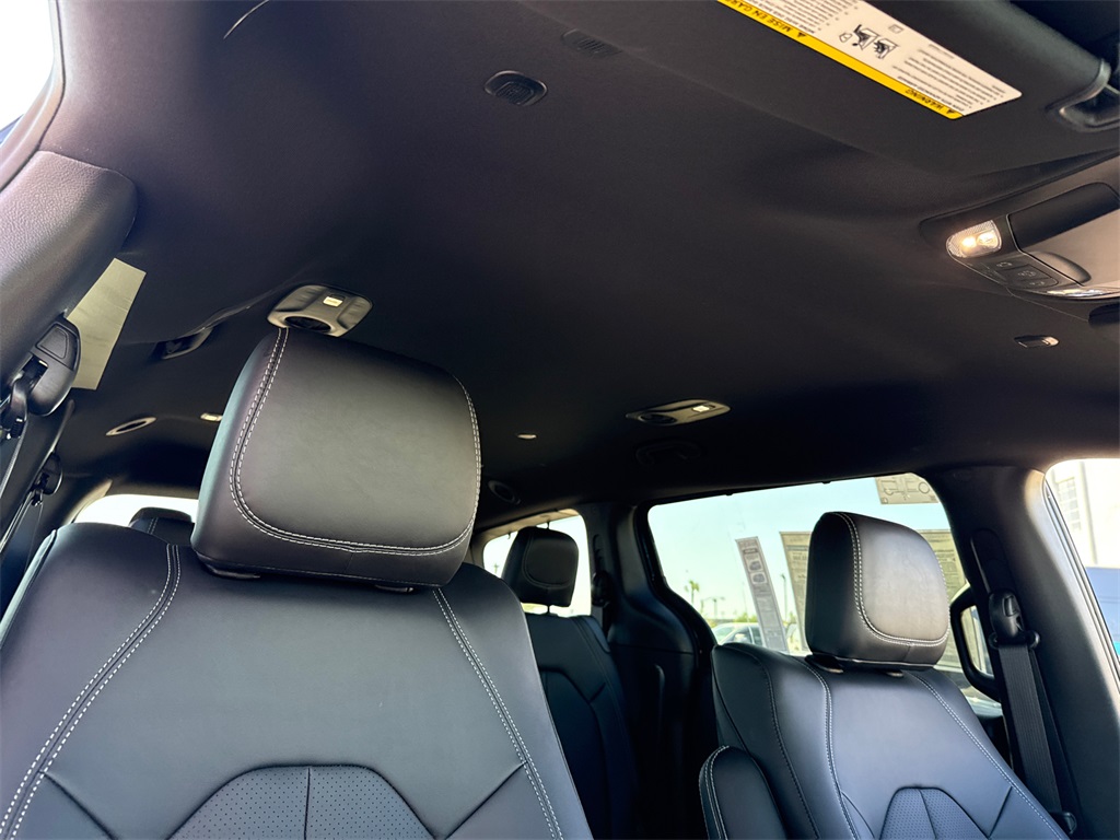 2025 Chrysler Pacifica photo 16