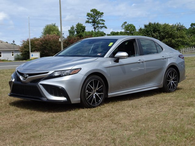 2024 Toyota Camry SE photo 3