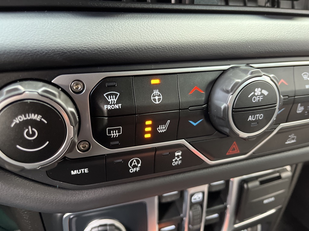 2025 Jeep Wrangler Rubicon photo 4