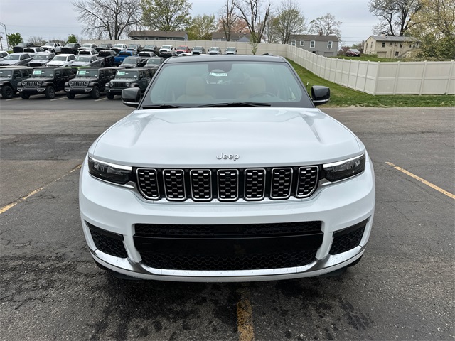 2025 Jeep Grand Cherokee L Summit photo 4