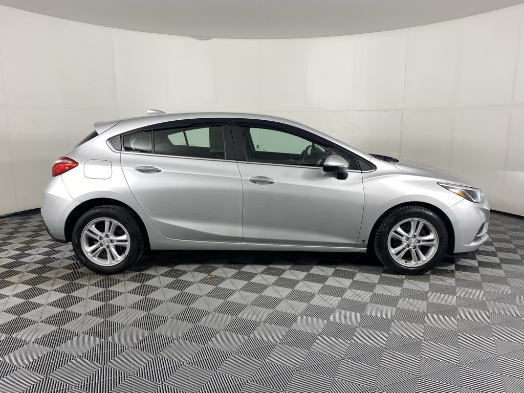 2018 Chevrolet Cruze LT photo 2