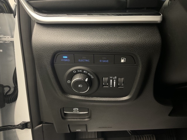 New 2024 Bright White Clear-Coat Exterior Paint Jeep Trailhawk 4xe image 14