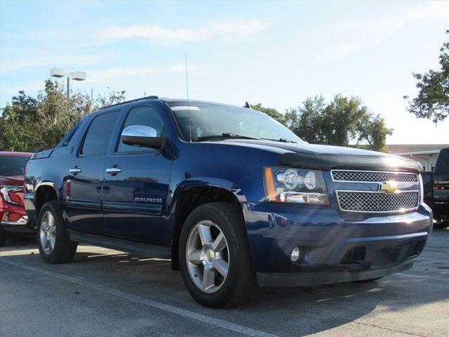 2013 Chevrolet Avalanche LT's photo