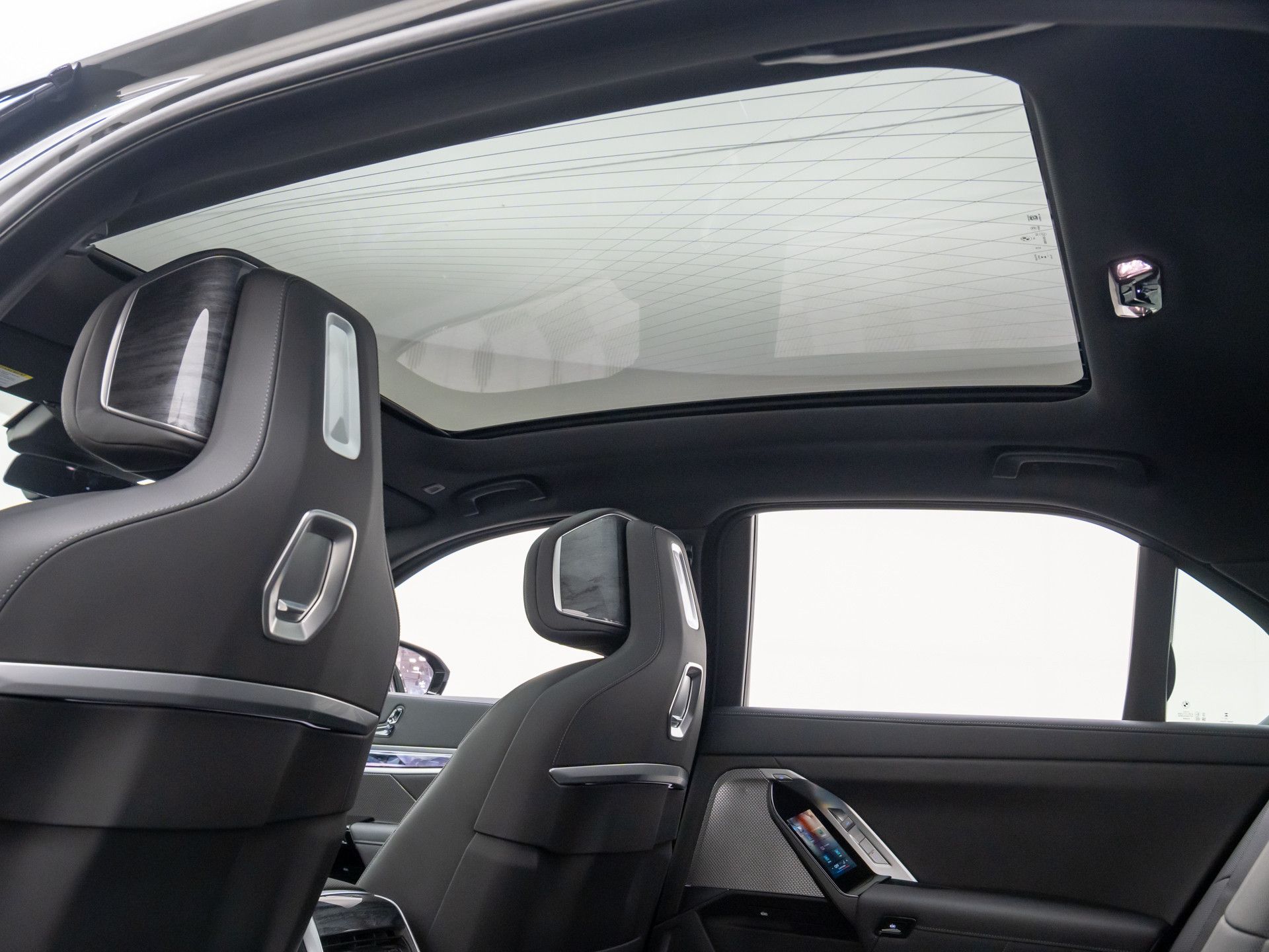 New 2025 Dravit Grey Metallic BMW 760i xDrive image 17