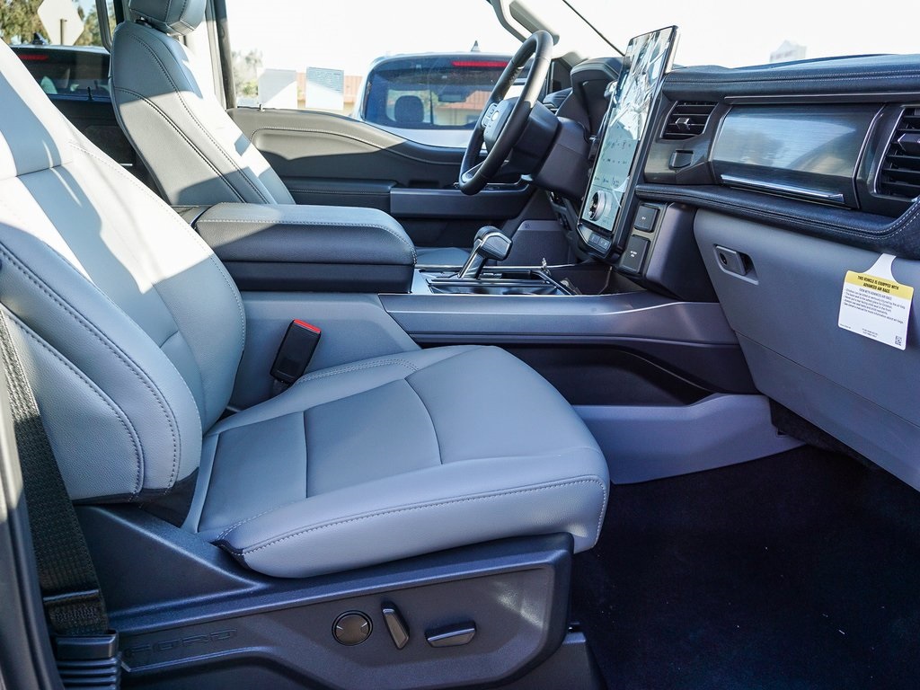 2025 Ford F-150 Lightning photo 10