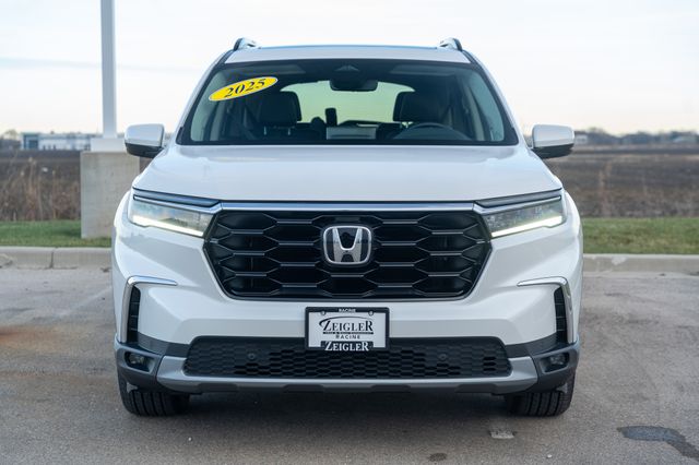 2025 Honda Pilot Touring photo 2