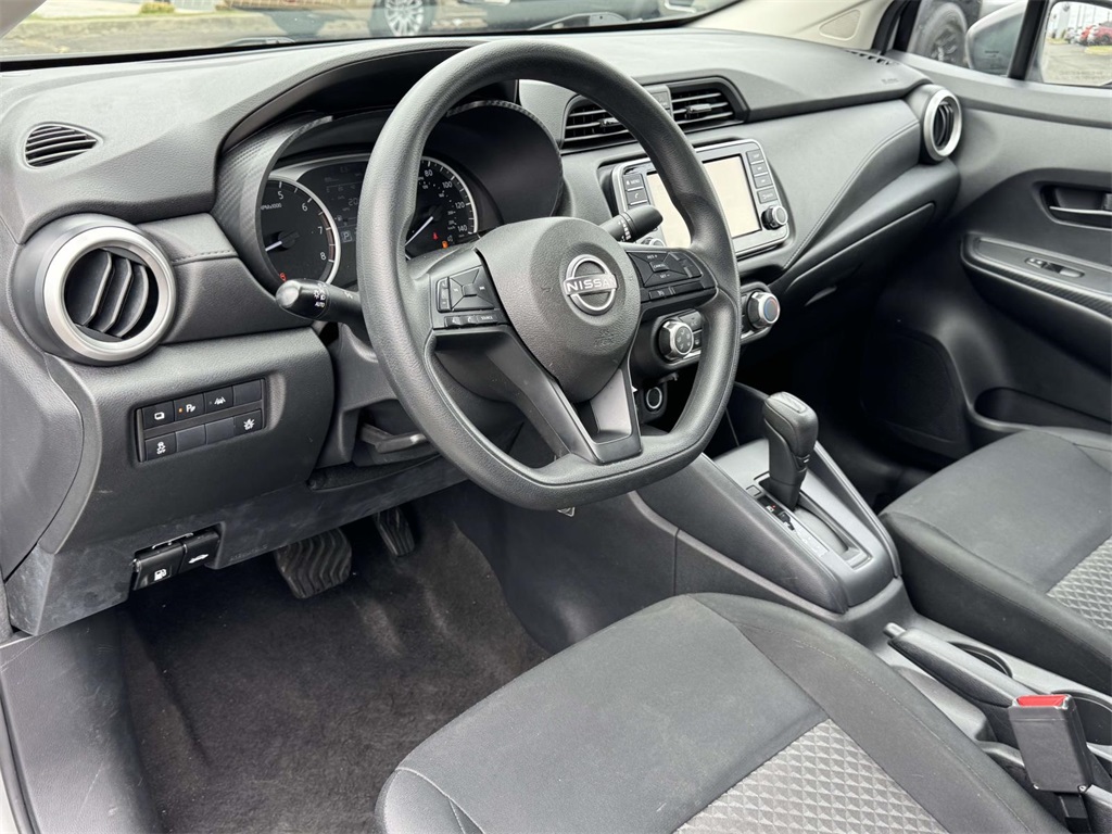 2023 Nissan Versa 1.6 S photo 2