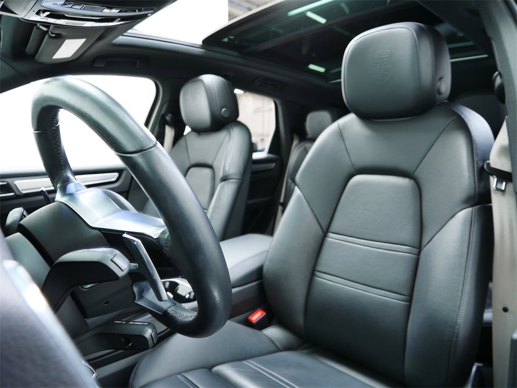 2023 Porsche Cayenne Platinum Edition photo 4