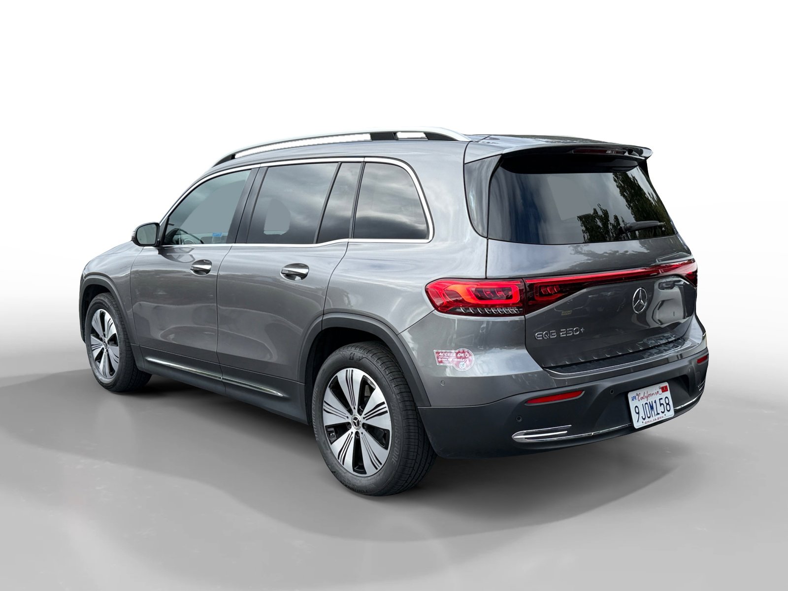 2023 Mercedes Benz EQB 250+ photo 2