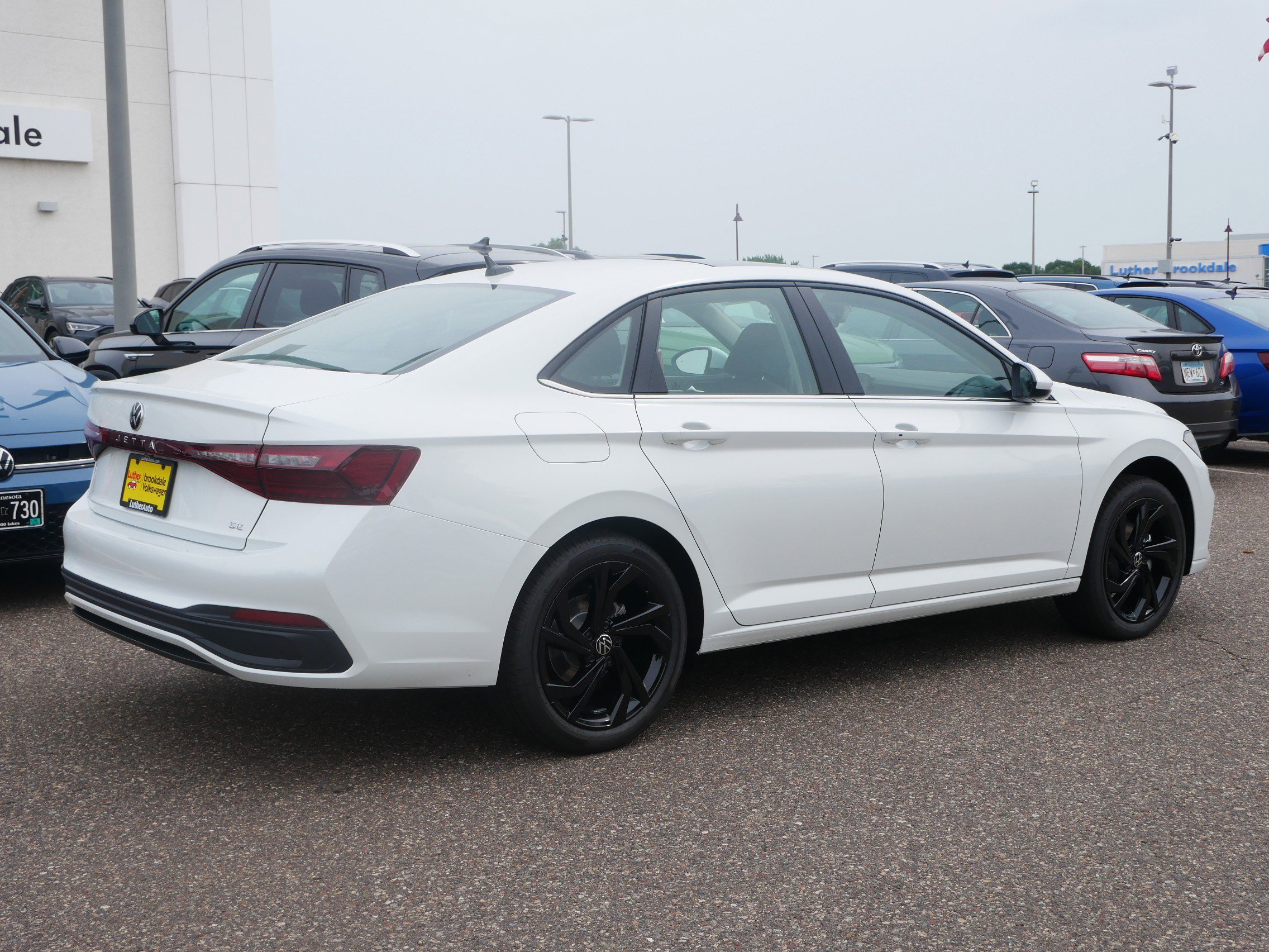 2025 Volkswagen Jetta SE photo 3