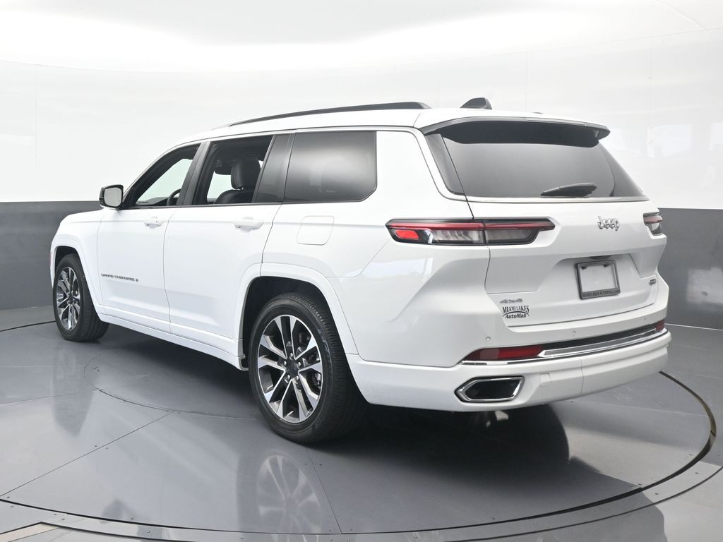 2024 Jeep Grand Cherokee Overland photo 2