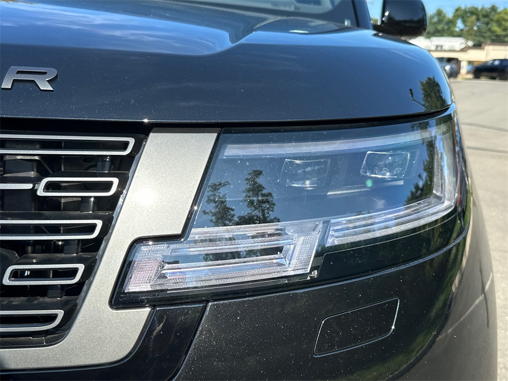 2025 Land Rover Range Rover SE photo 5