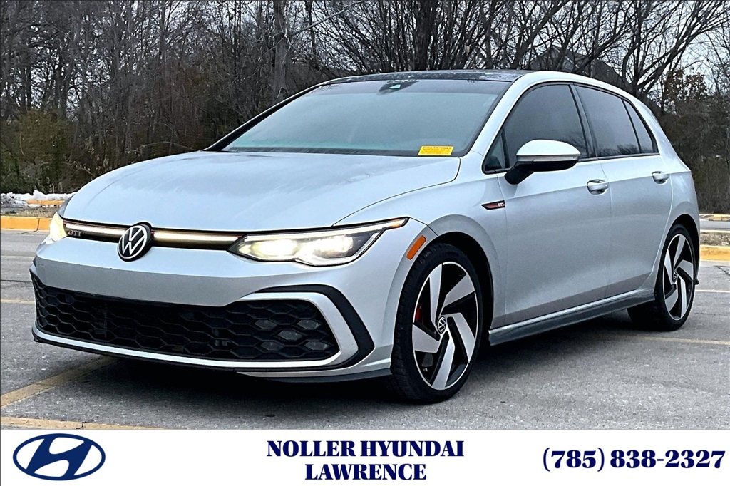 2022 Volkswagen Golf GTI SE's photo