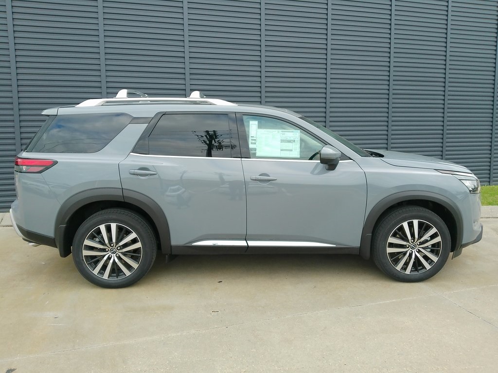 2025 Nissan Pathfinder Platinum photo 2