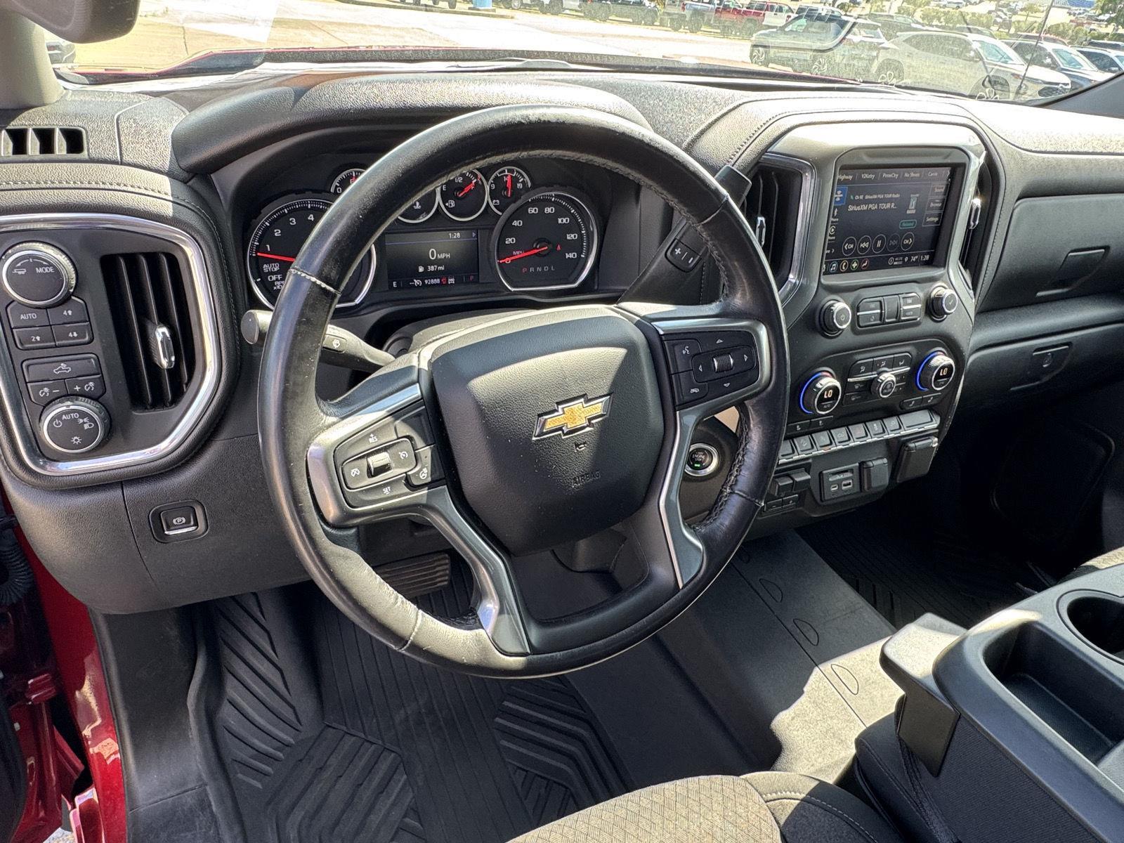 2021 Chevrolet Silverado 1500 LT photo 2