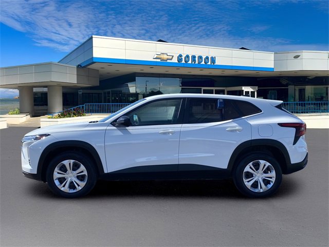 2024 Chevrolet Trax LS photo 2