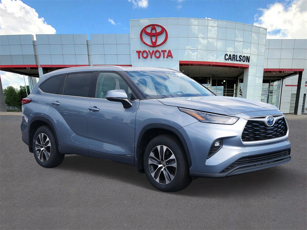Certified 2022 Toyota Highlander XLE with VIN 5TDGBRCH6NS079452 for sale in Minneapolis, Minnesota