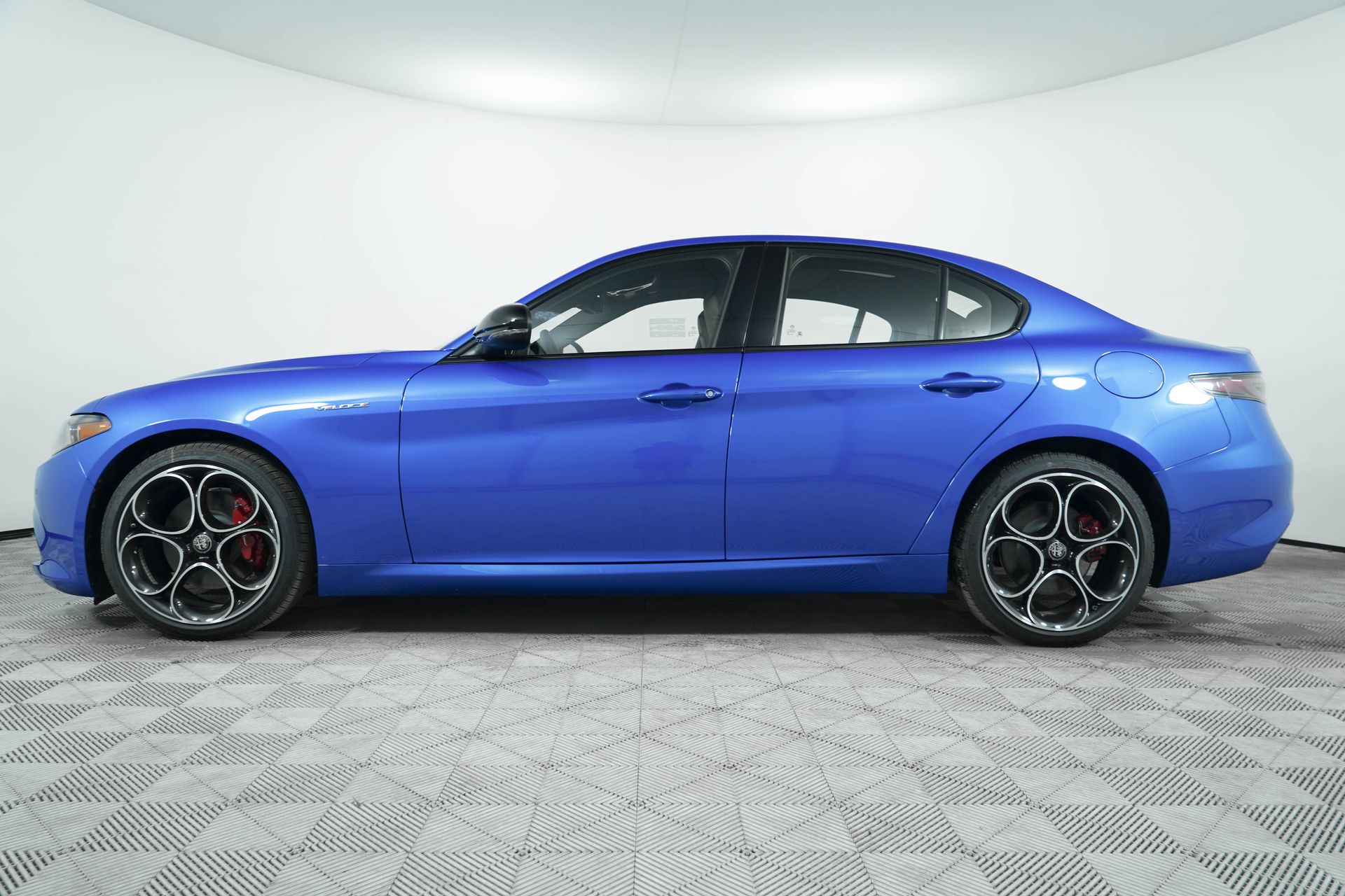 2025 Alfa Romeo Giulia photo 4