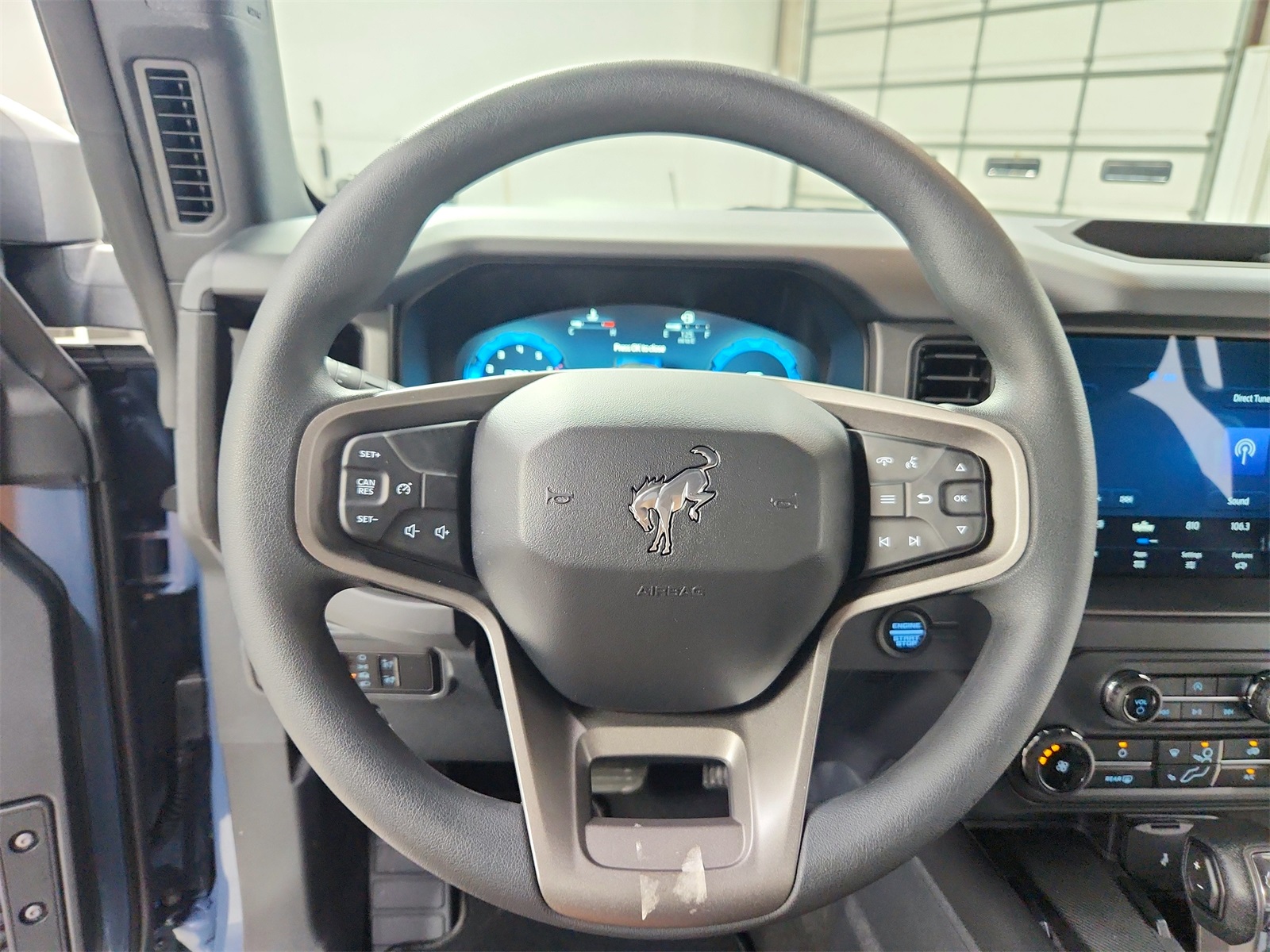 2025 Ford Bronco Base photo 20