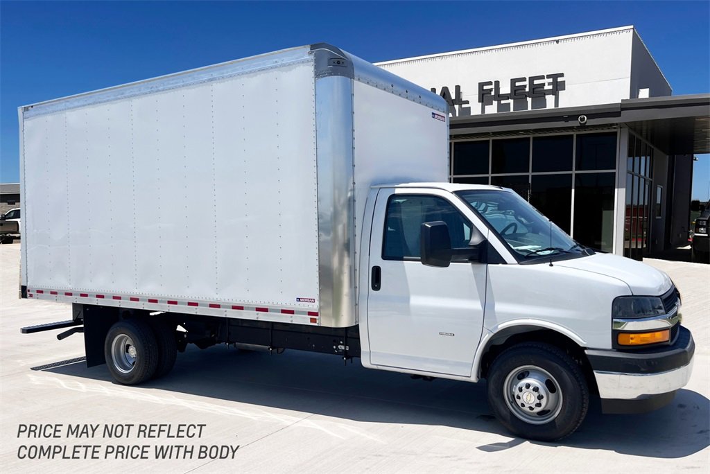 2025 Chevrolet Express Cutaway Base's photo