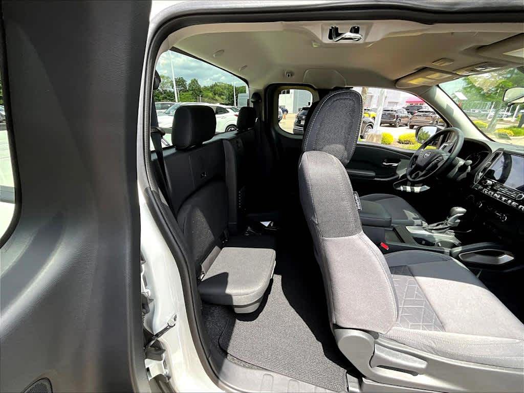 2025 Nissan Frontier SV photo 15