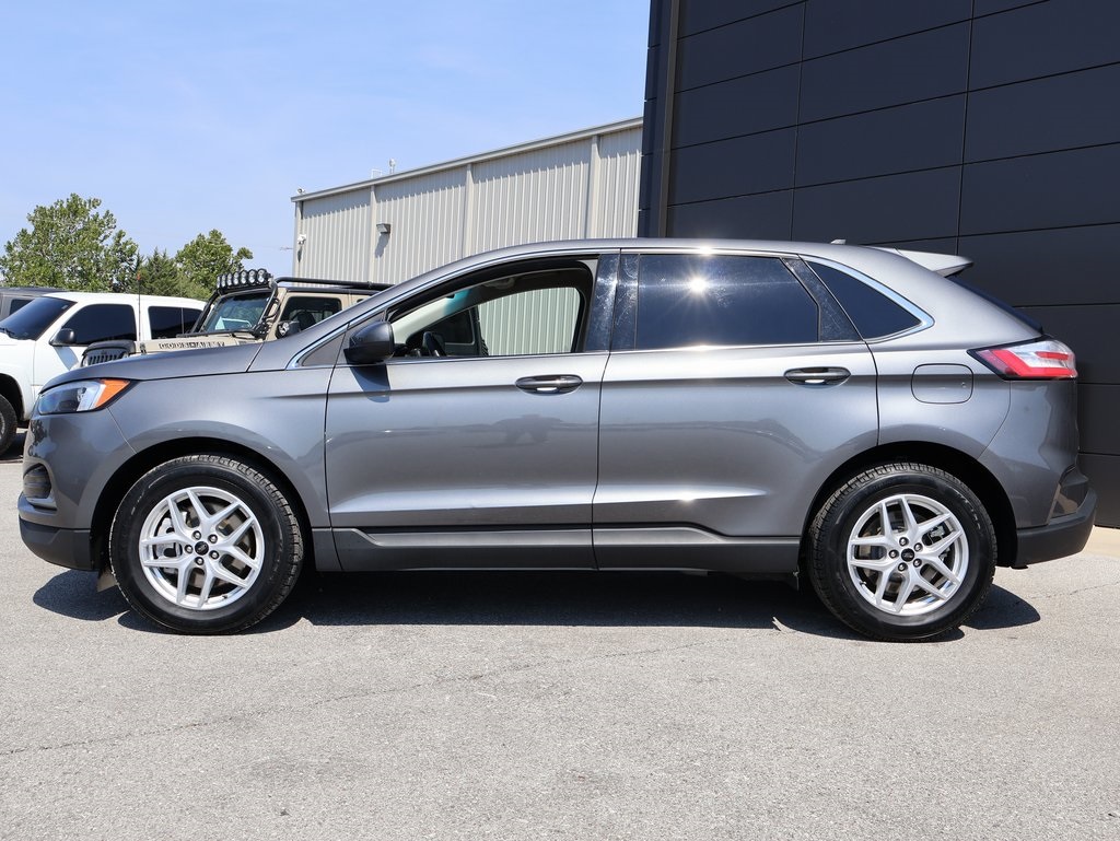 2024 Ford Edge SEL photo 2