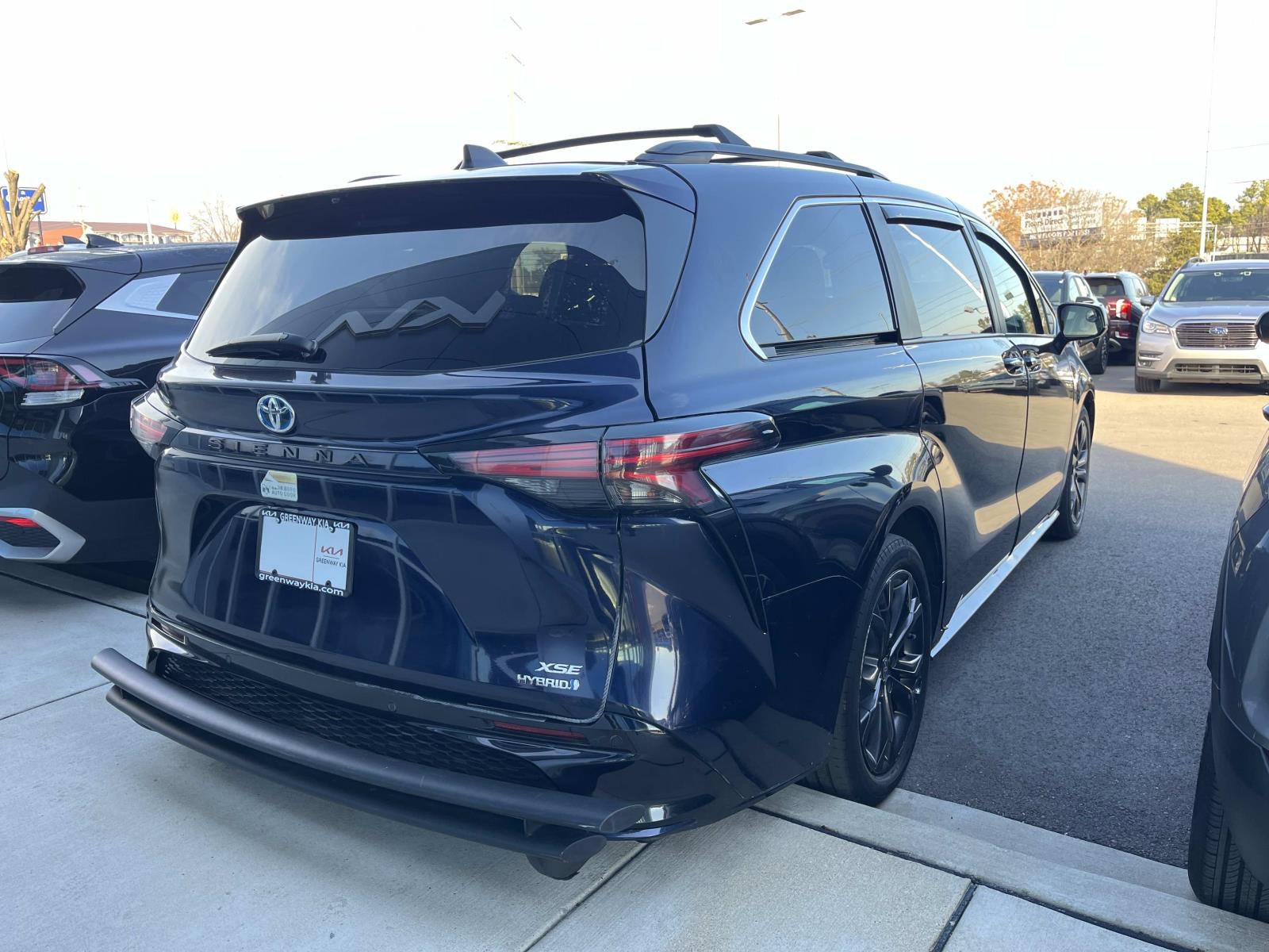 2023 Toyota Sienna XSE photo 2
