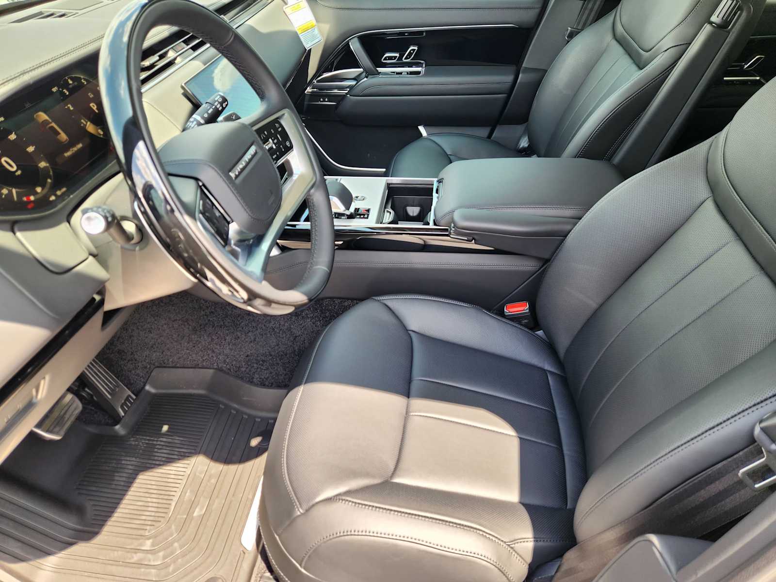 2025 Land Rover Range Rover SE photo 10